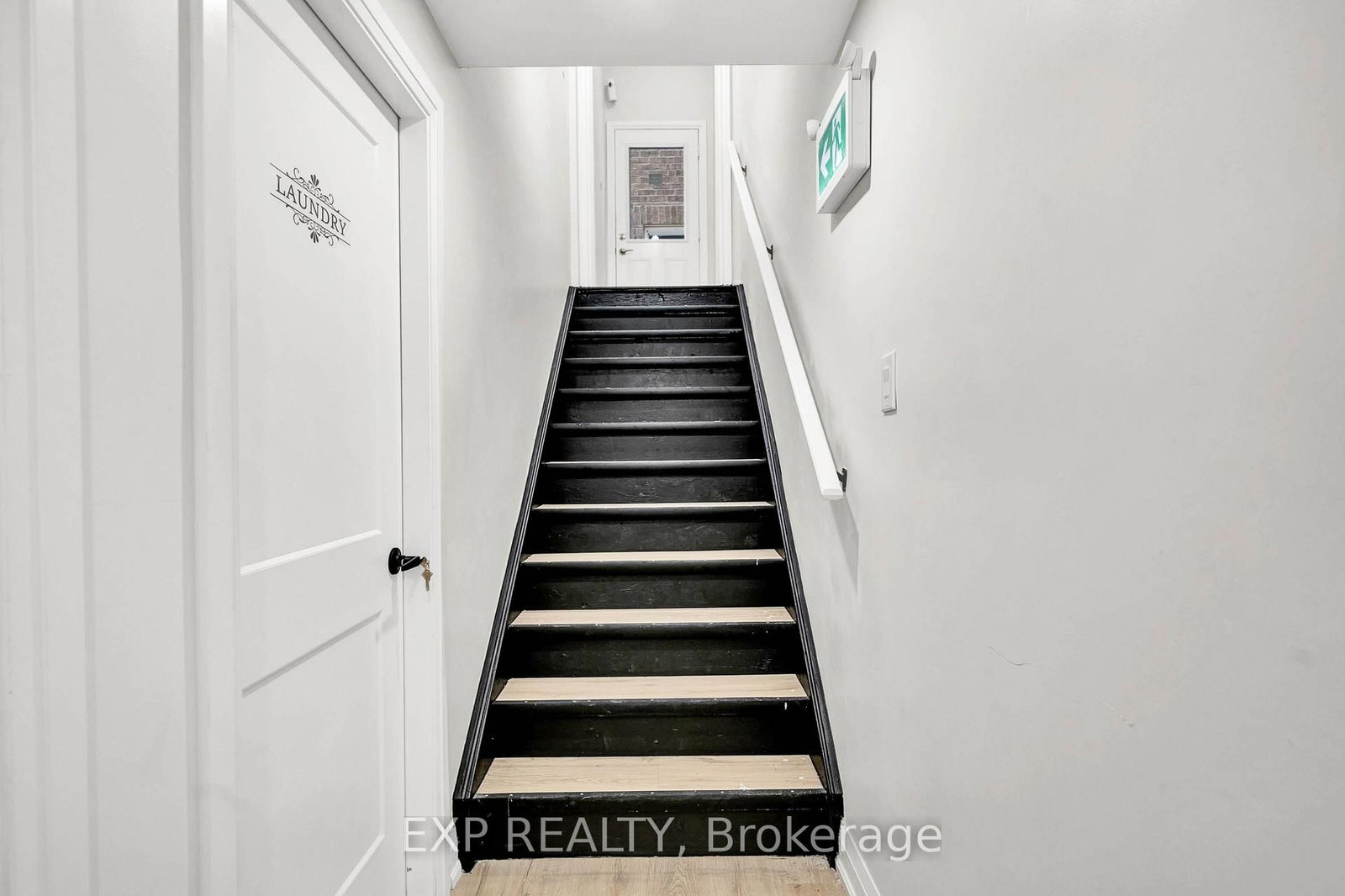 Unit B - 448 Dougall Avenue, Caledon 2