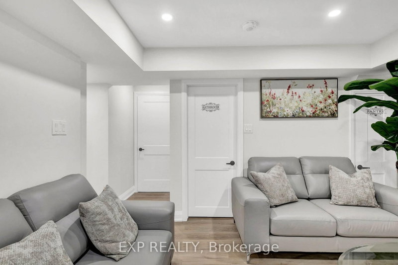 448 Dougall Ave photo 4