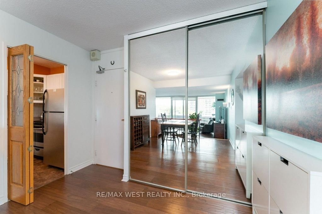 240 Scarlett Road • #807 • Toronto, ON photo 11