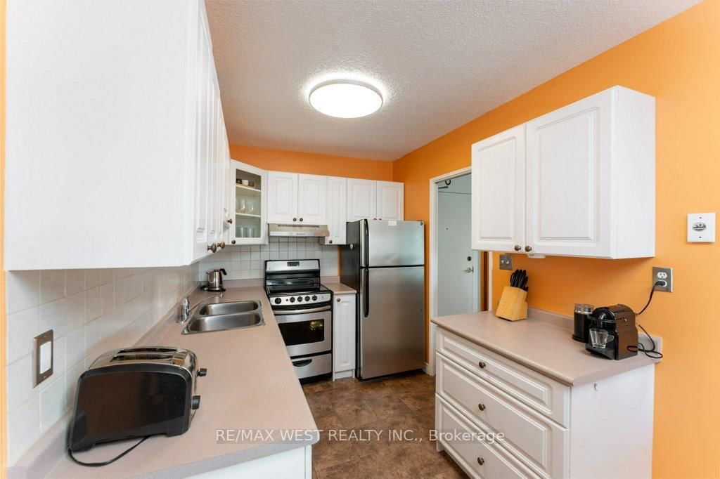 240 Scarlett Road • #807 • Toronto, ON photo 17