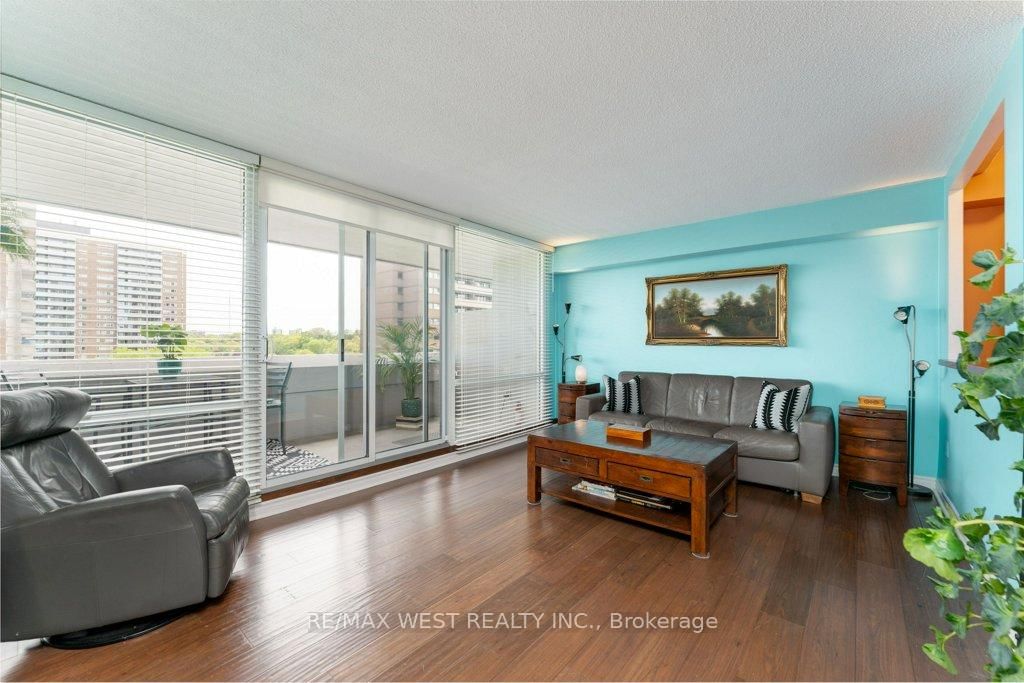 240 Scarlett Road • #807 • Toronto, ON photo 18