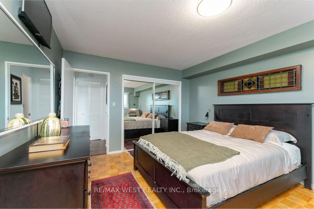 240 Scarlett Road • #807 • Toronto, ON photo 25