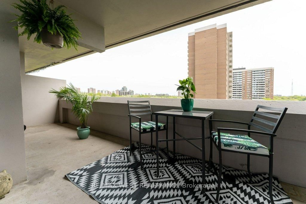 240 Scarlett Road • #807 • Toronto, ON photo 27