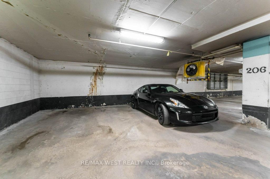 240 Scarlett Road • #807 • Toronto, ON photo 35