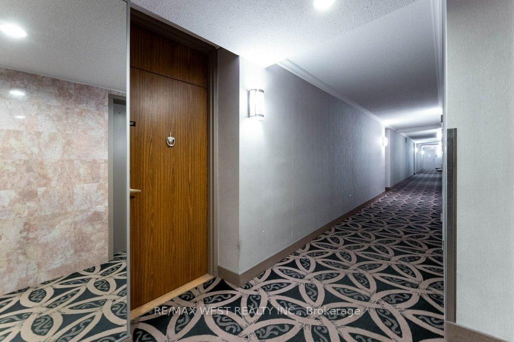 240 Scarlett Road • #807 • Toronto, ON photo 9