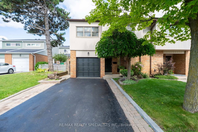 2431 Basswood Crescent