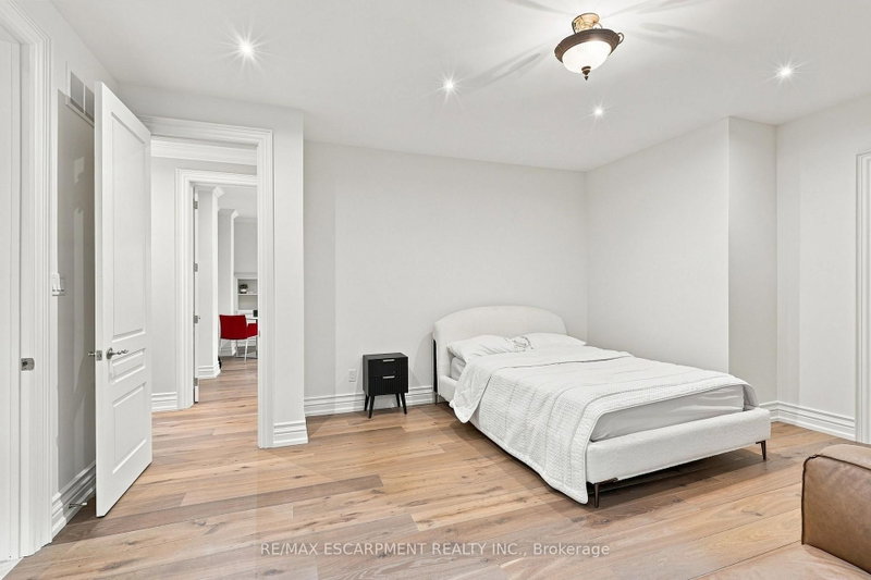 2025 Heartwood Mississauga,ON L5C 4P7 — Photo 33
