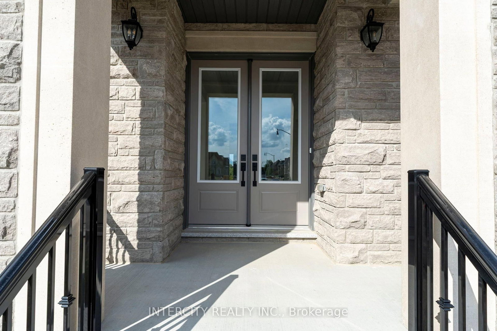 20 Gold Bottom Crescent • Brampton, ON photo 4