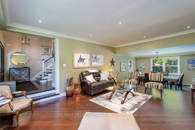 7 Treeline Court • Toronto, ON photo 15