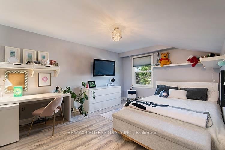 7 Treeline Court • Toronto, ON photo 25