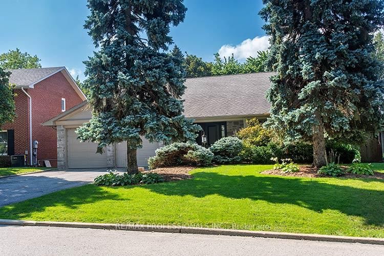 7 Treeline Court • Toronto, ON photo 3