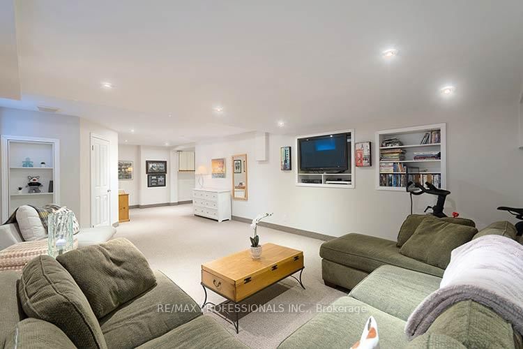 7 Treeline Court • Toronto, ON photo 31