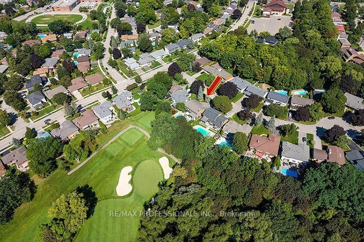 7 Treeline Court • Toronto, ON photo 37