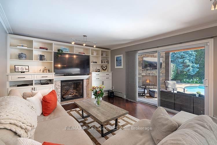 7 Treeline Court • Toronto, ON photo 8