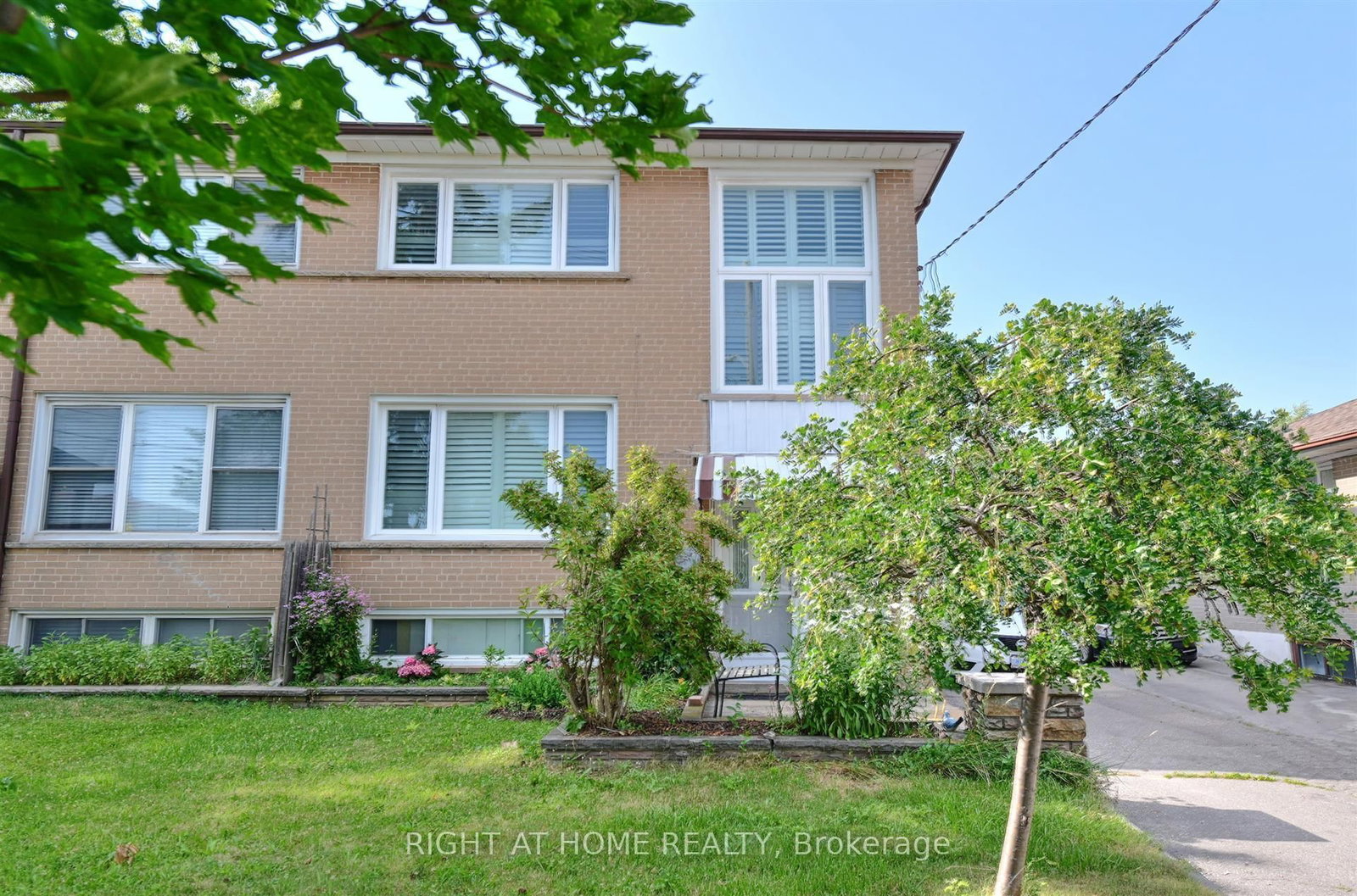 50 Chalkfarm Drive • Toronto, ON photo 2