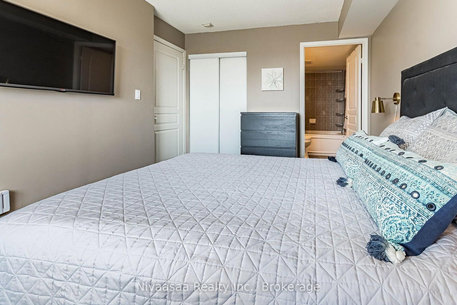 300 Ray Lawson Boulevard • #514 • Brampton, ON photo 27