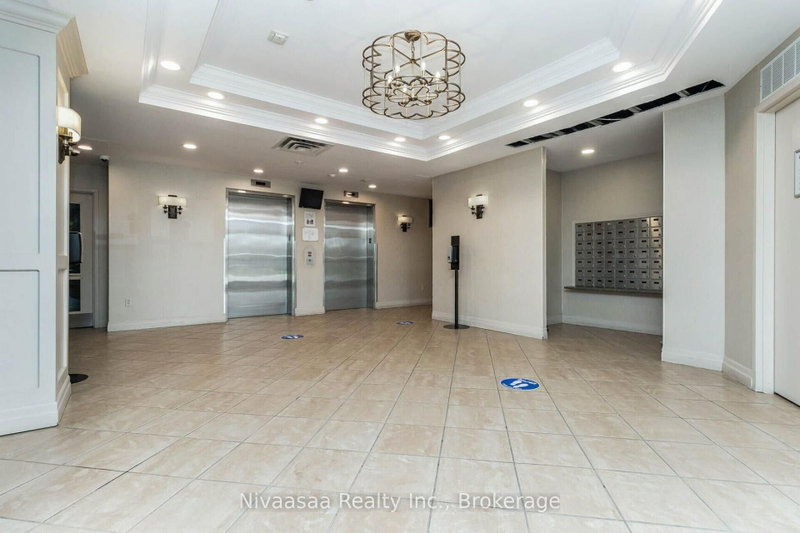 300 Ray Lawson Brampton,ON L6Y 5H5 — Photo 8