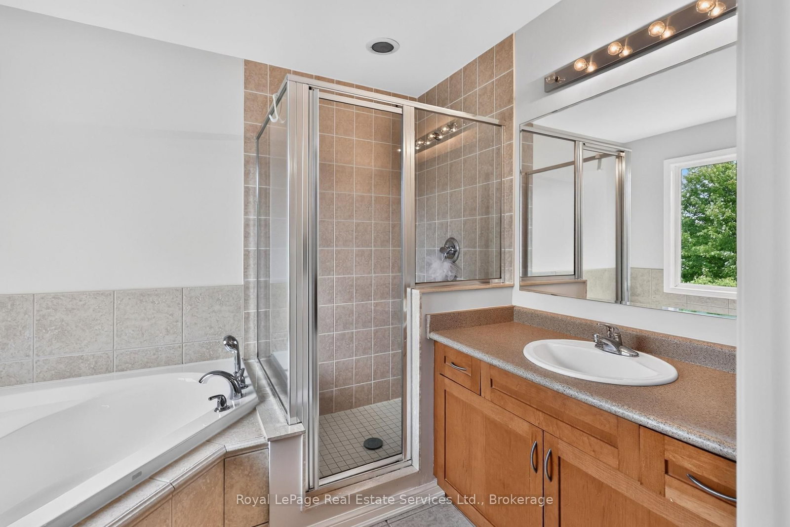 3071 Rotary Way E • Burlington, ON photo 14