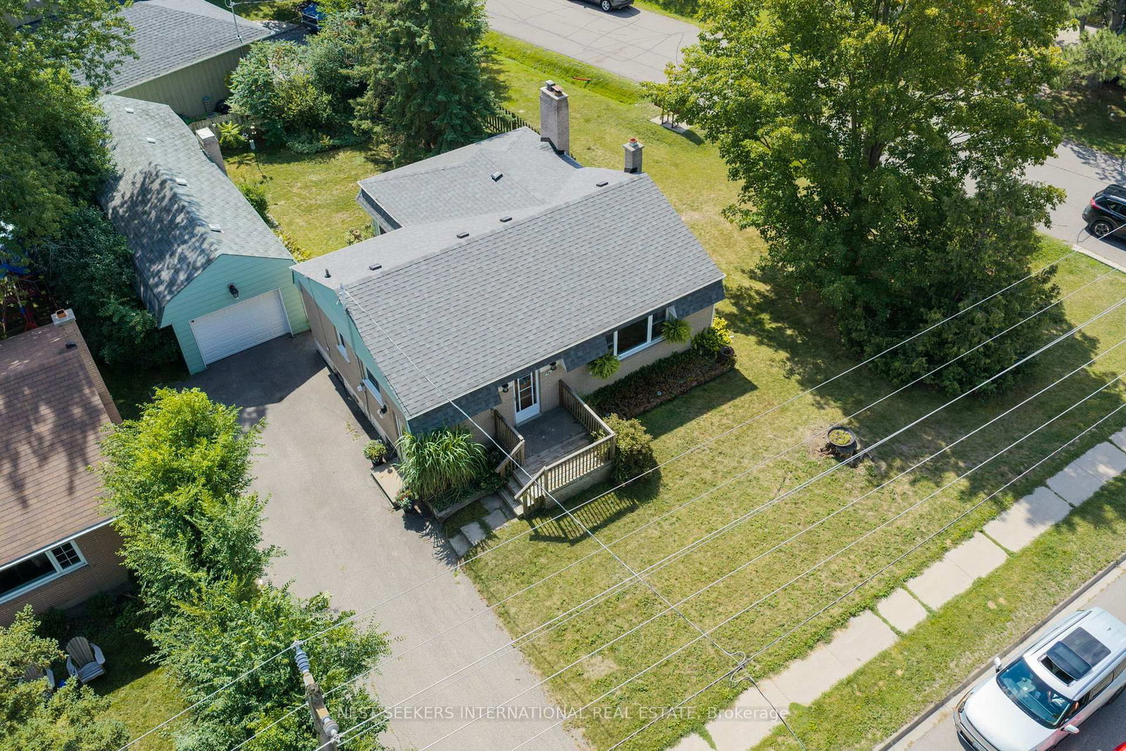 92 Ellwood Drive • Caledon, ON photo 3