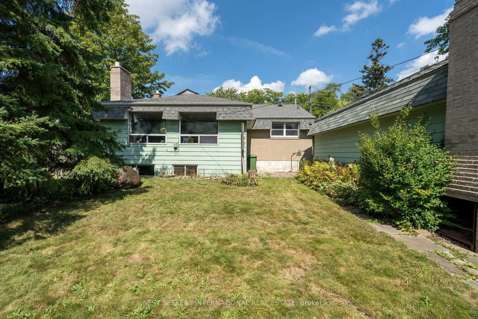 92 Ellwood Drive • Caledon, ON photo 5