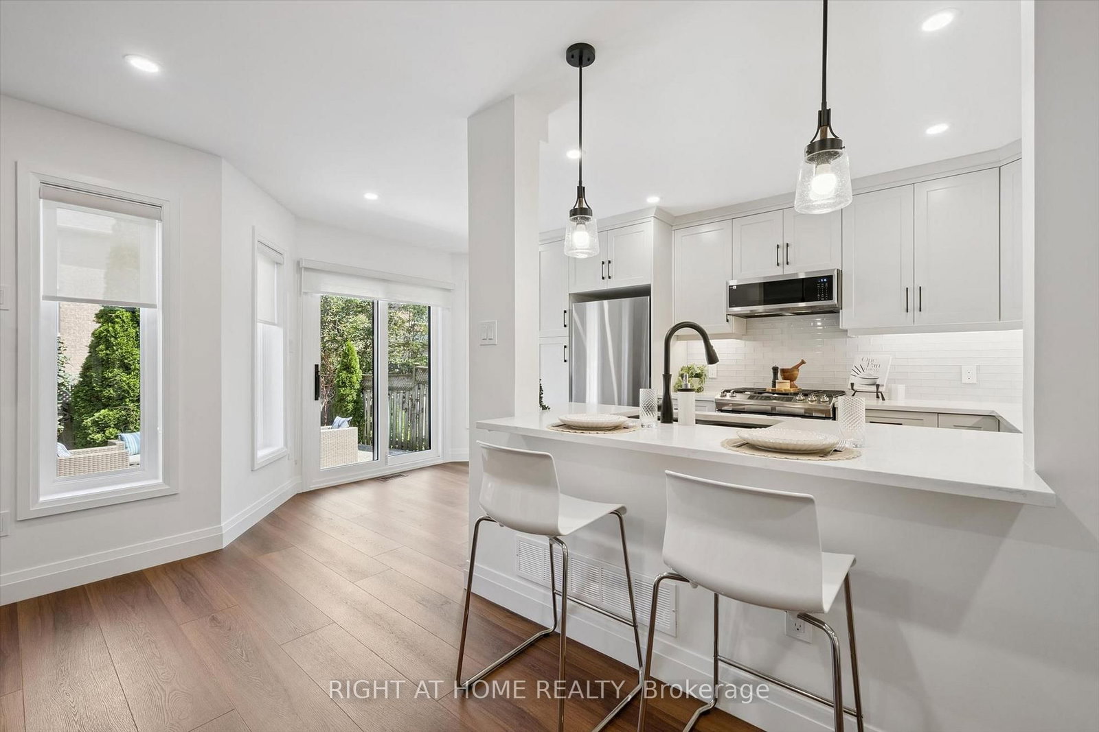 2294 Seton Crescent • Burlington, ON photo 12