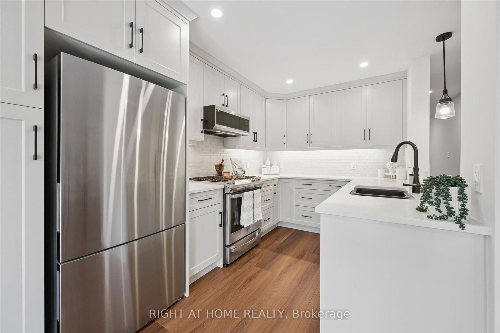 2294 Seton Crescent • Burlington, ON photo 16