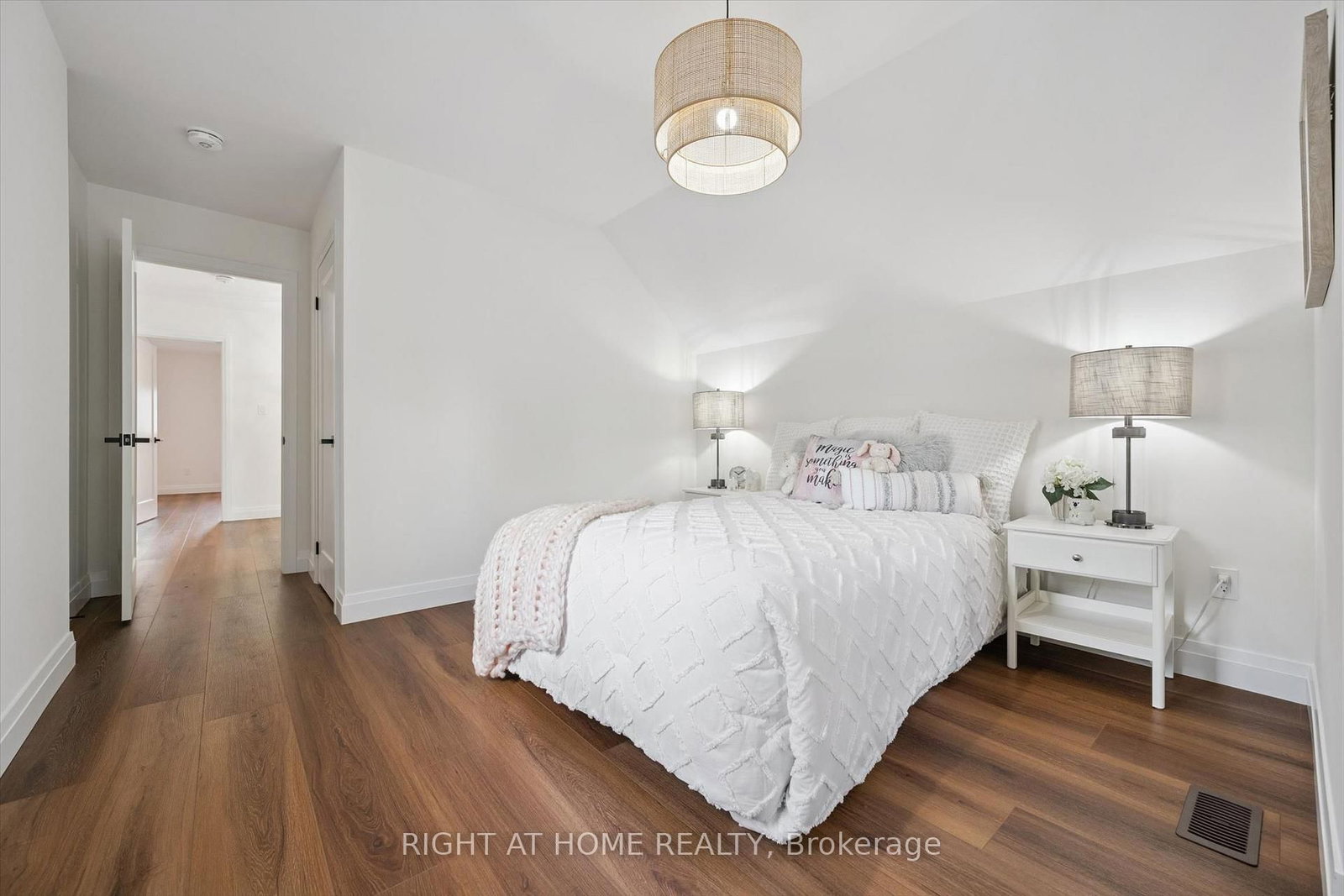 2294 Seton Crescent • Burlington, ON photo 29