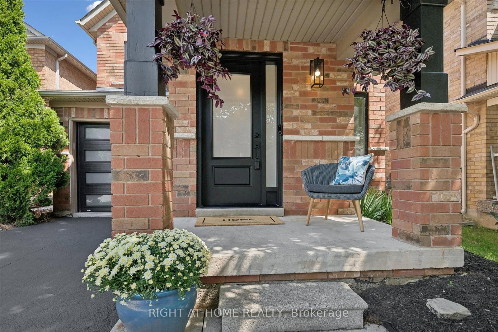 2294 Seton Crescent • Burlington, ON photo 3