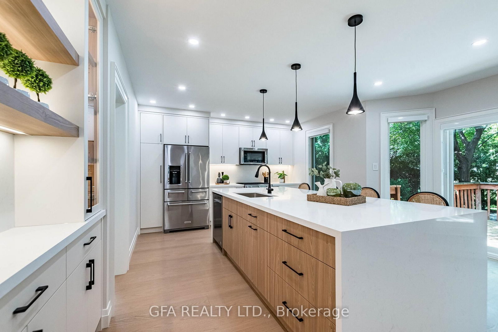 1027 Masters Green • Oakville, ON photo 11