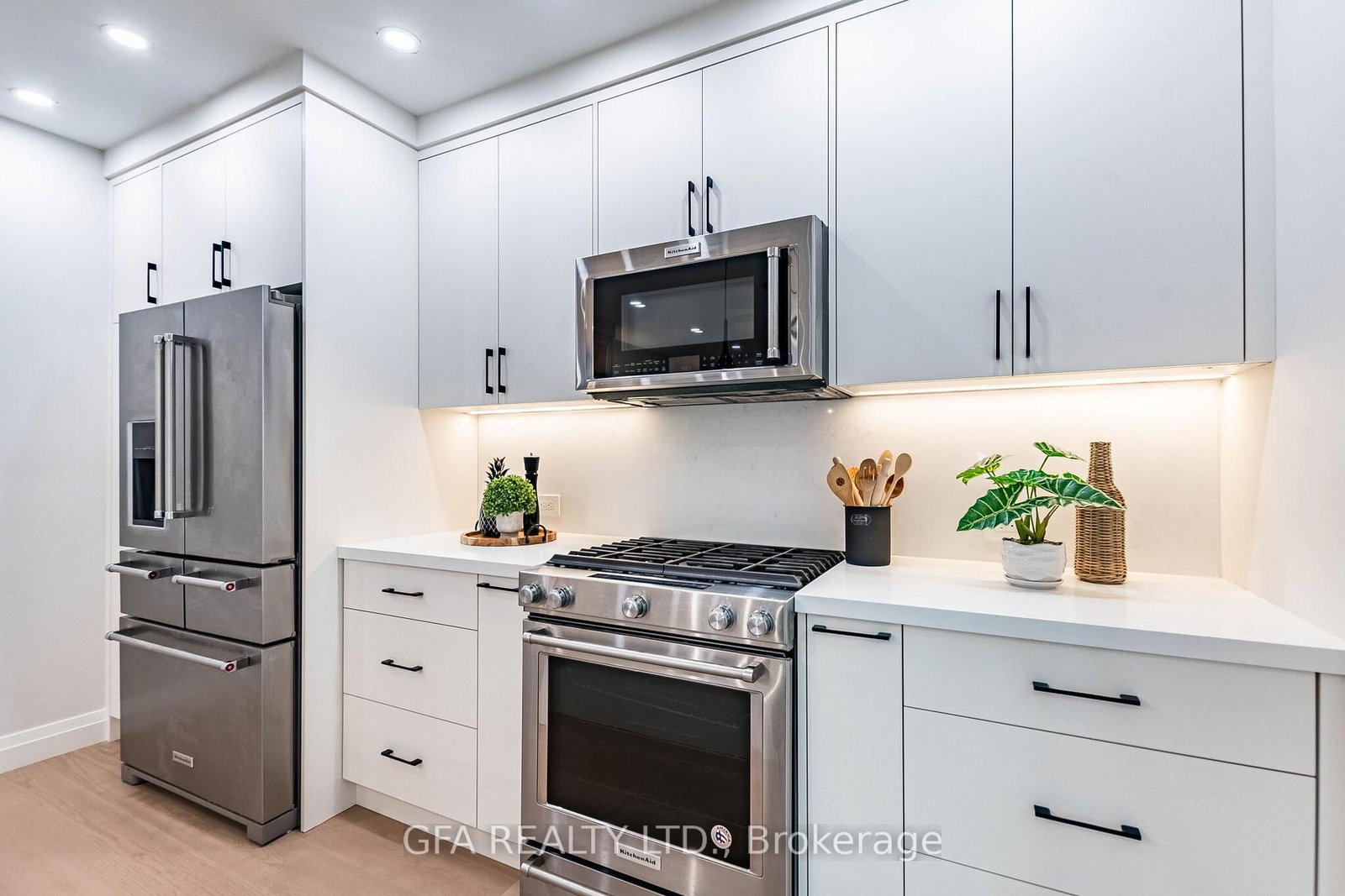 1027 Masters Green • Oakville, ON photo 15