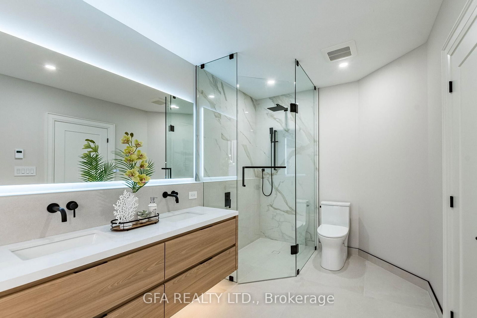 1027 Masters Green • Oakville, ON photo 26