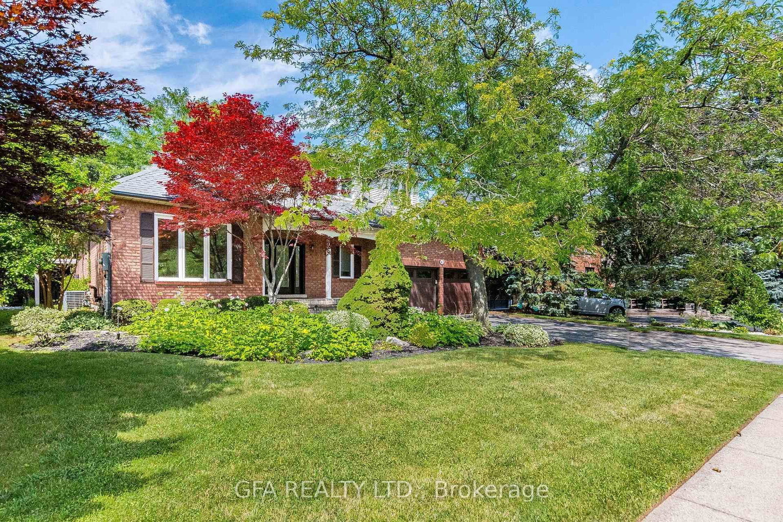 1027 Masters Green • Oakville, ON photo 3