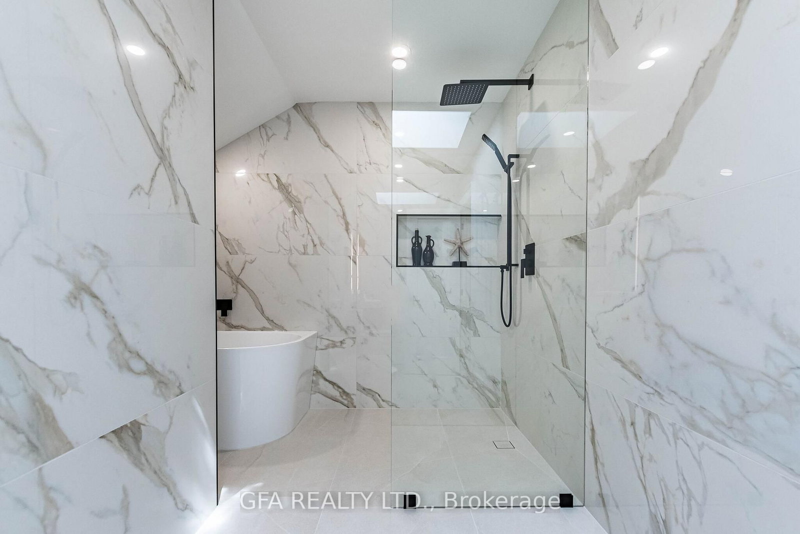 1027 Masters Green • Oakville, ON photo 33