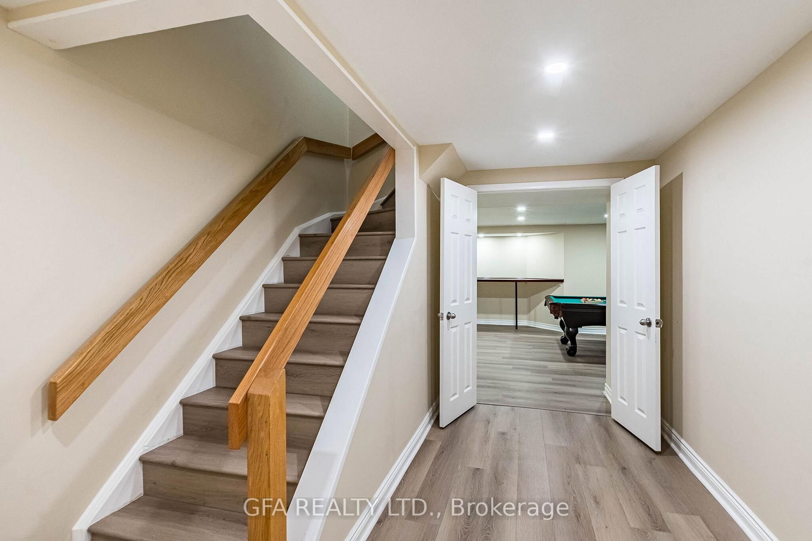 1027 Masters Green • Oakville, ON photo 36