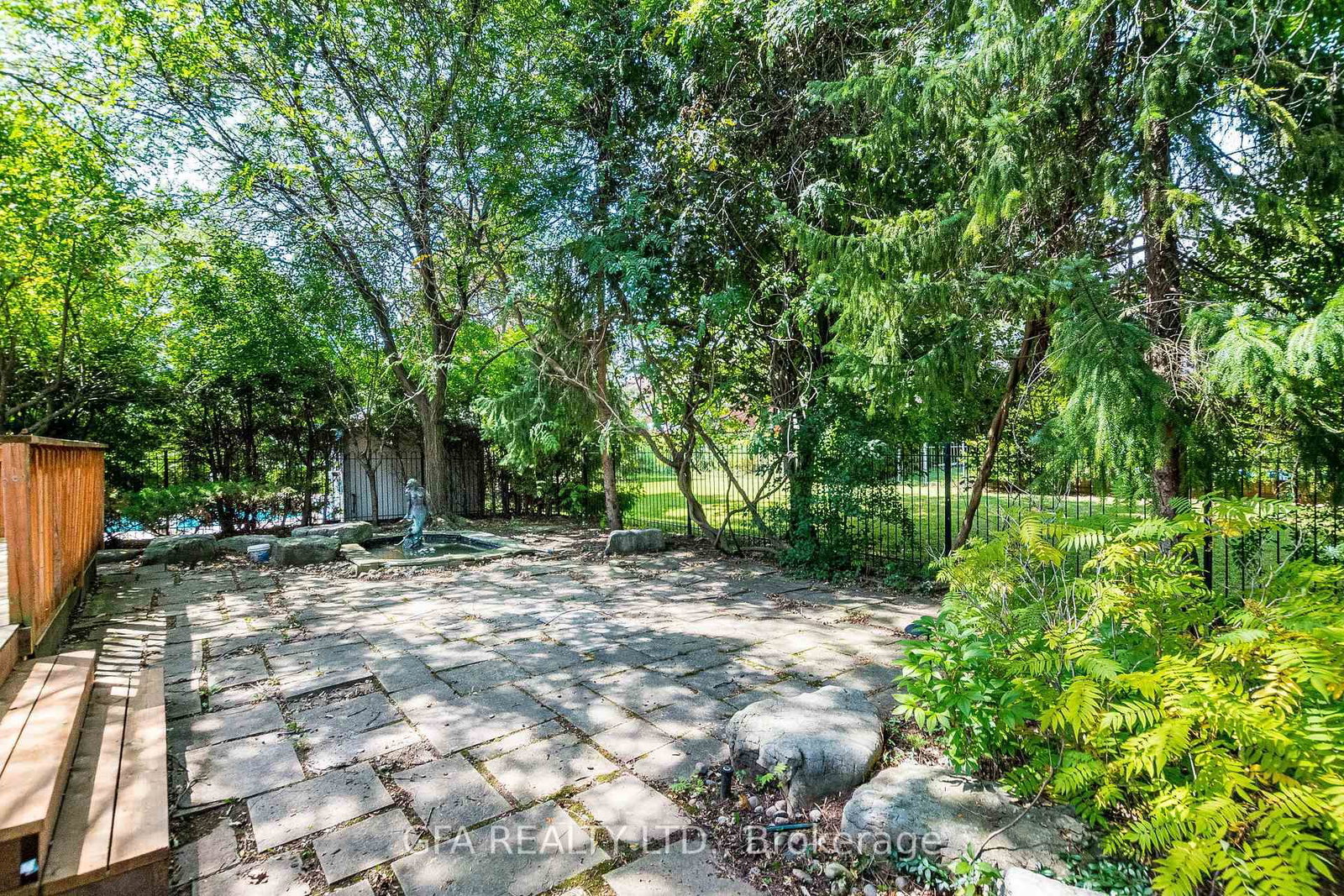 1027 Masters Green • Oakville, ON photo 46