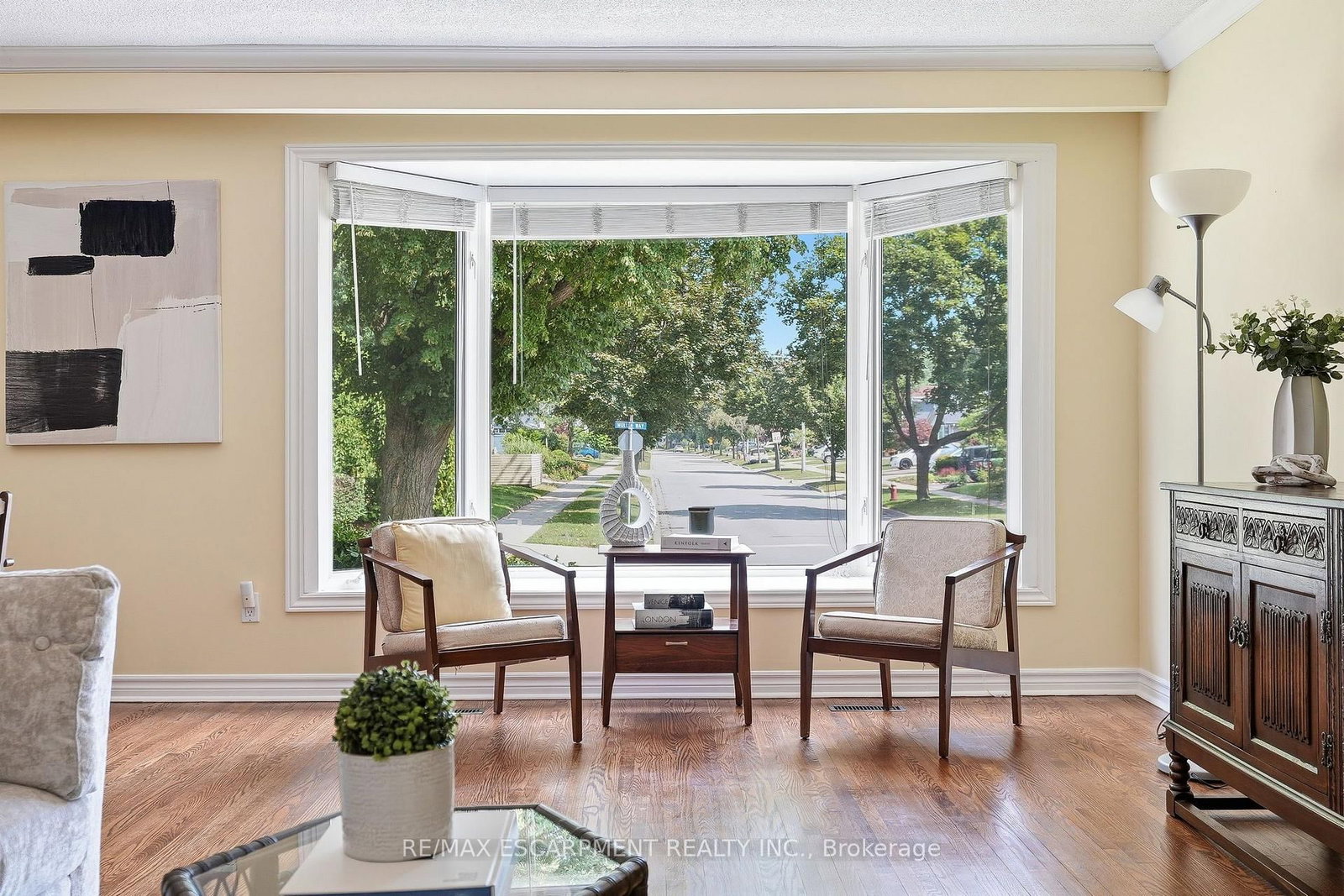 616 Mullin Way • Burlington, ON photo 8