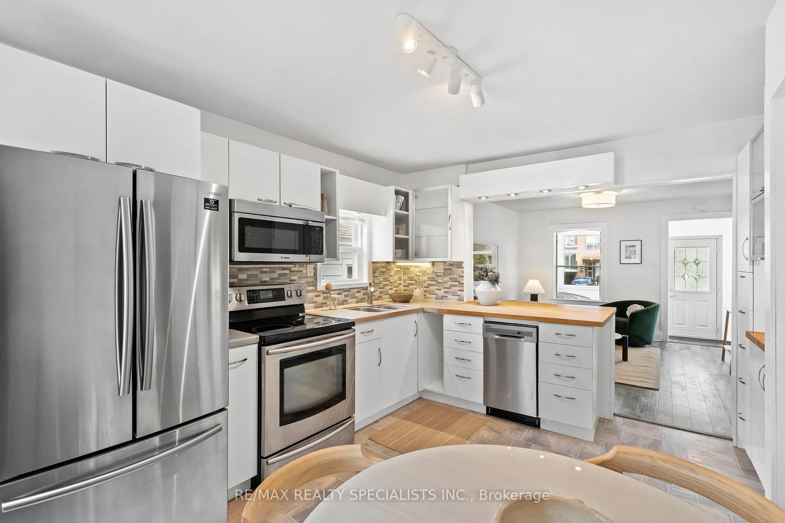 159 Hillside Avenue • Toronto, ON photo 14