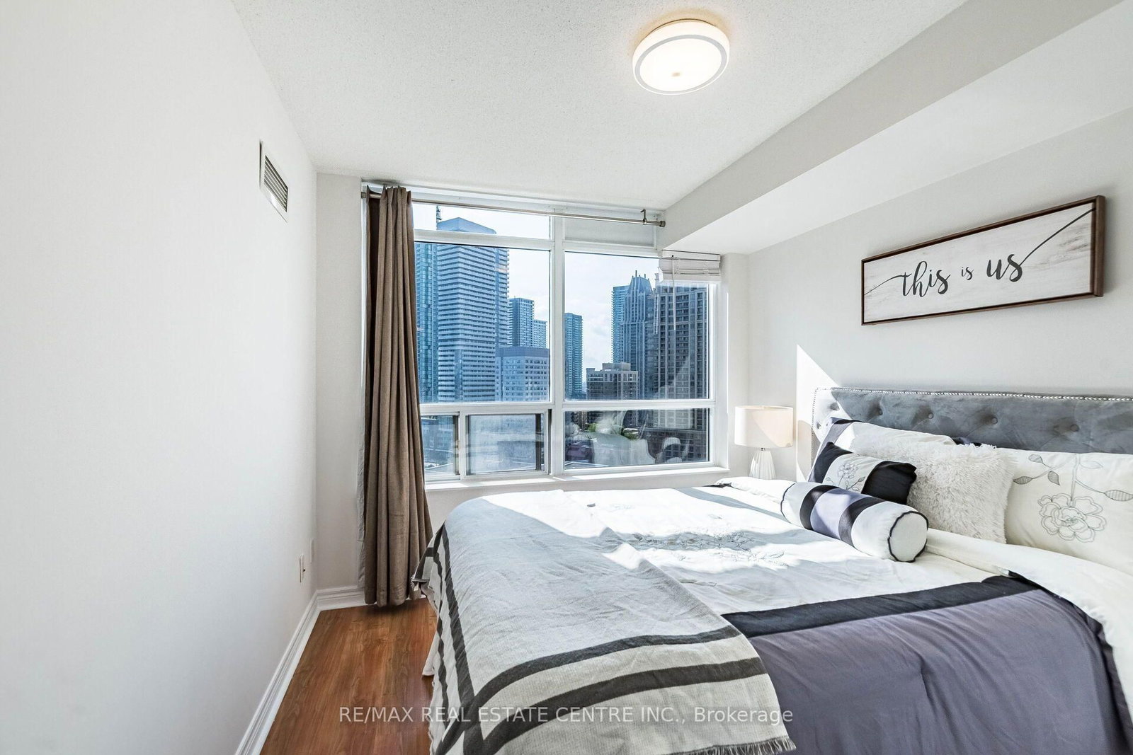 310 Burnhamthorpe Road W • #1701 • Mississauga, ON photo 17