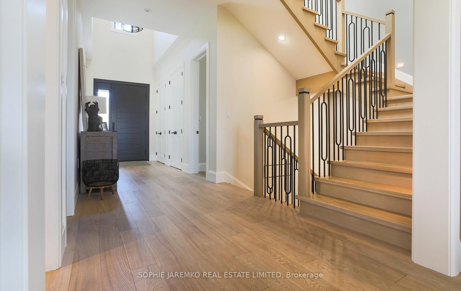 939 Melton Drive • Mississauga, ON photo 3