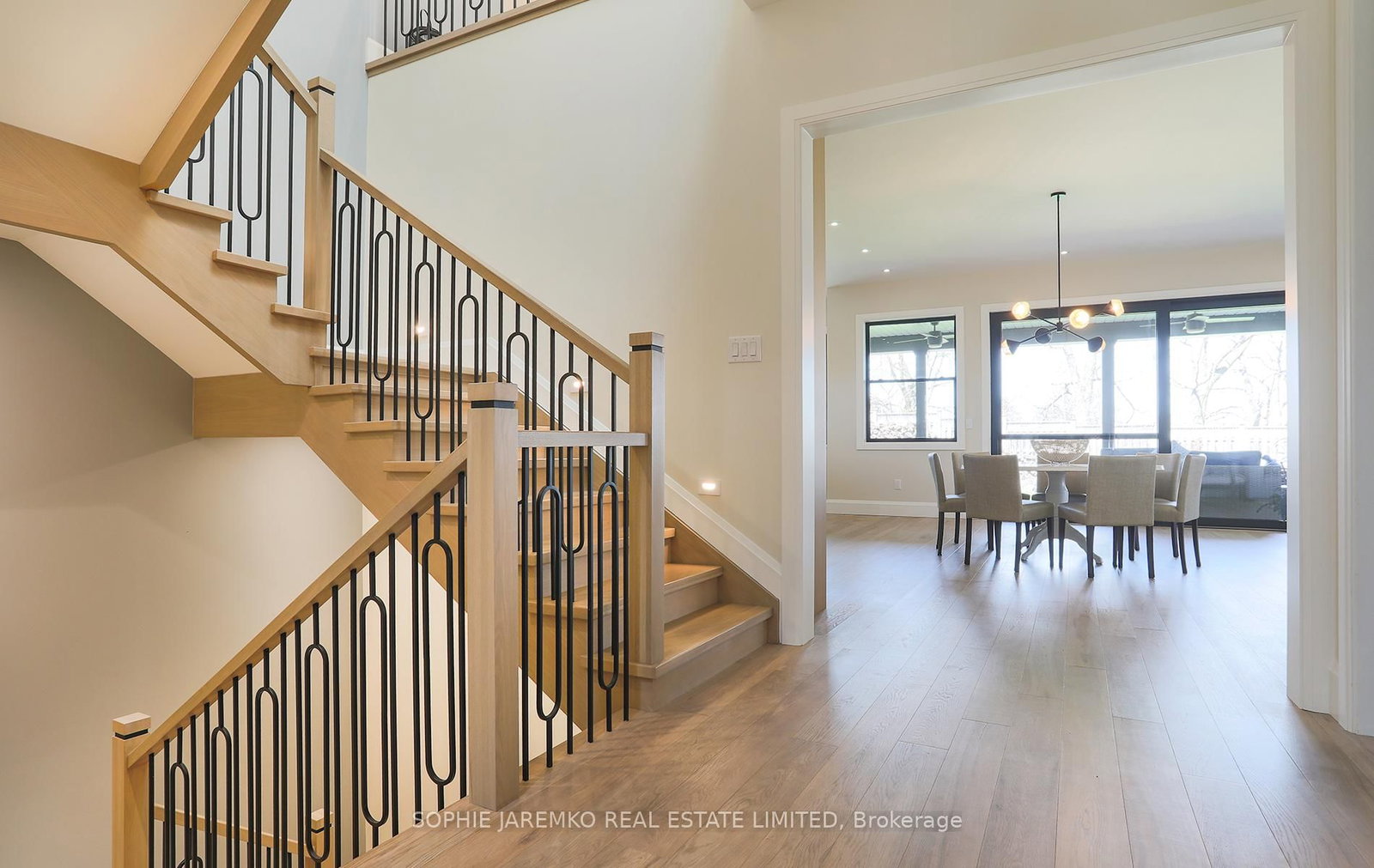 939 Melton Drive • Mississauga, ON photo 4