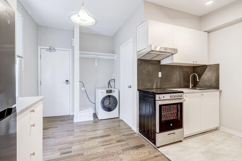 Upper Unit 2 - 2443 dundas Street W