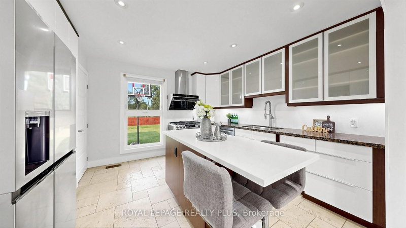 285 Bronte Rd photo 5