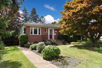 Detached House for sale at 936 Boothman Avenue, Burlington, Ontario, L7T 1P6 - Bayview - MLS: W13719152