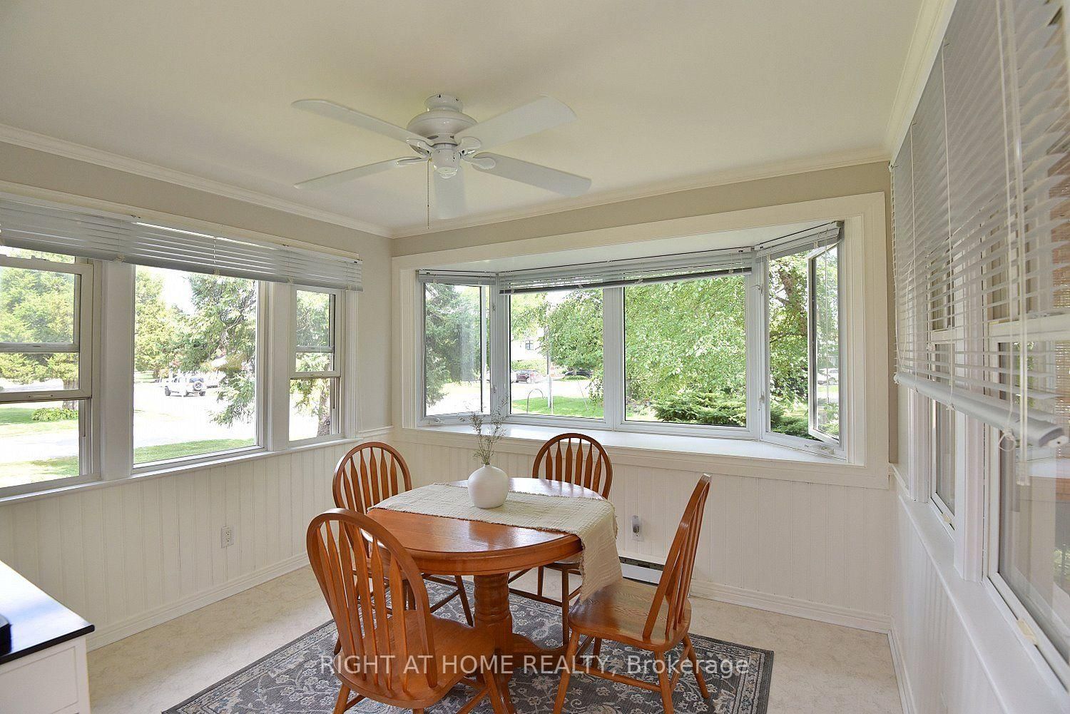 936 Boothman Avenue • Burlington, ON photo 11