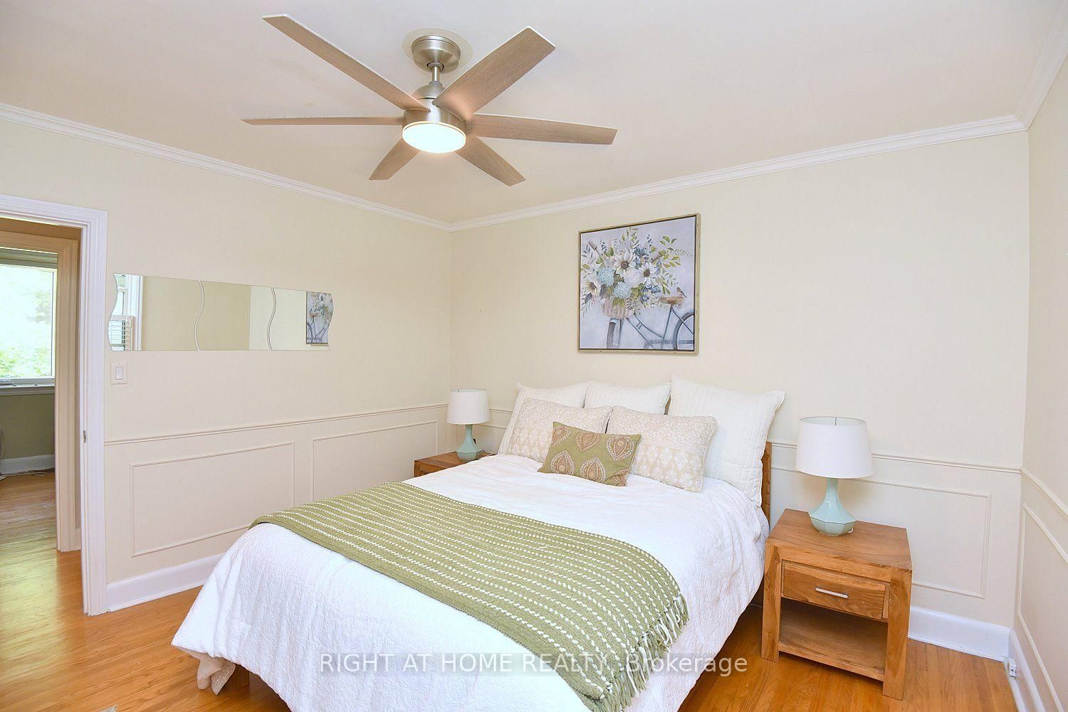 936 Boothman Avenue • Burlington, ON photo 17