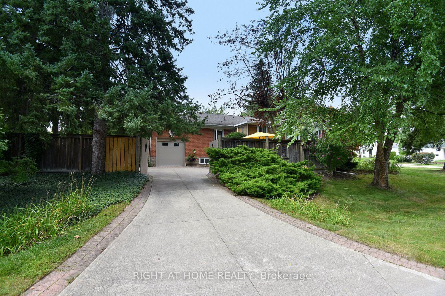 936 Boothman Avenue • Burlington, ON photo 28