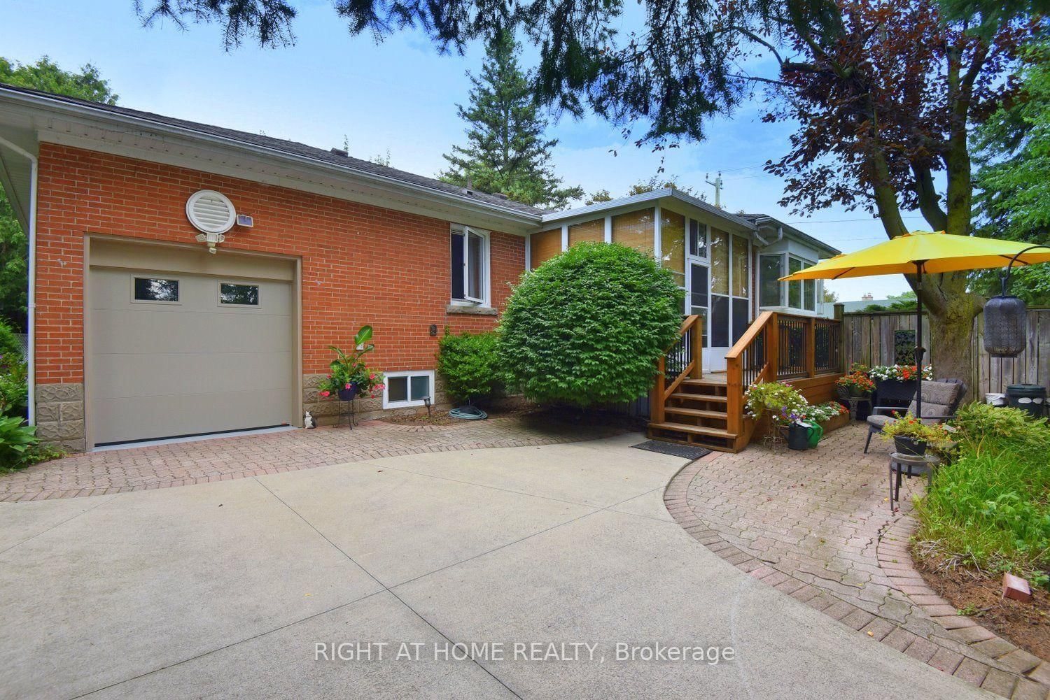 936 Boothman Avenue • Burlington, ON photo 29