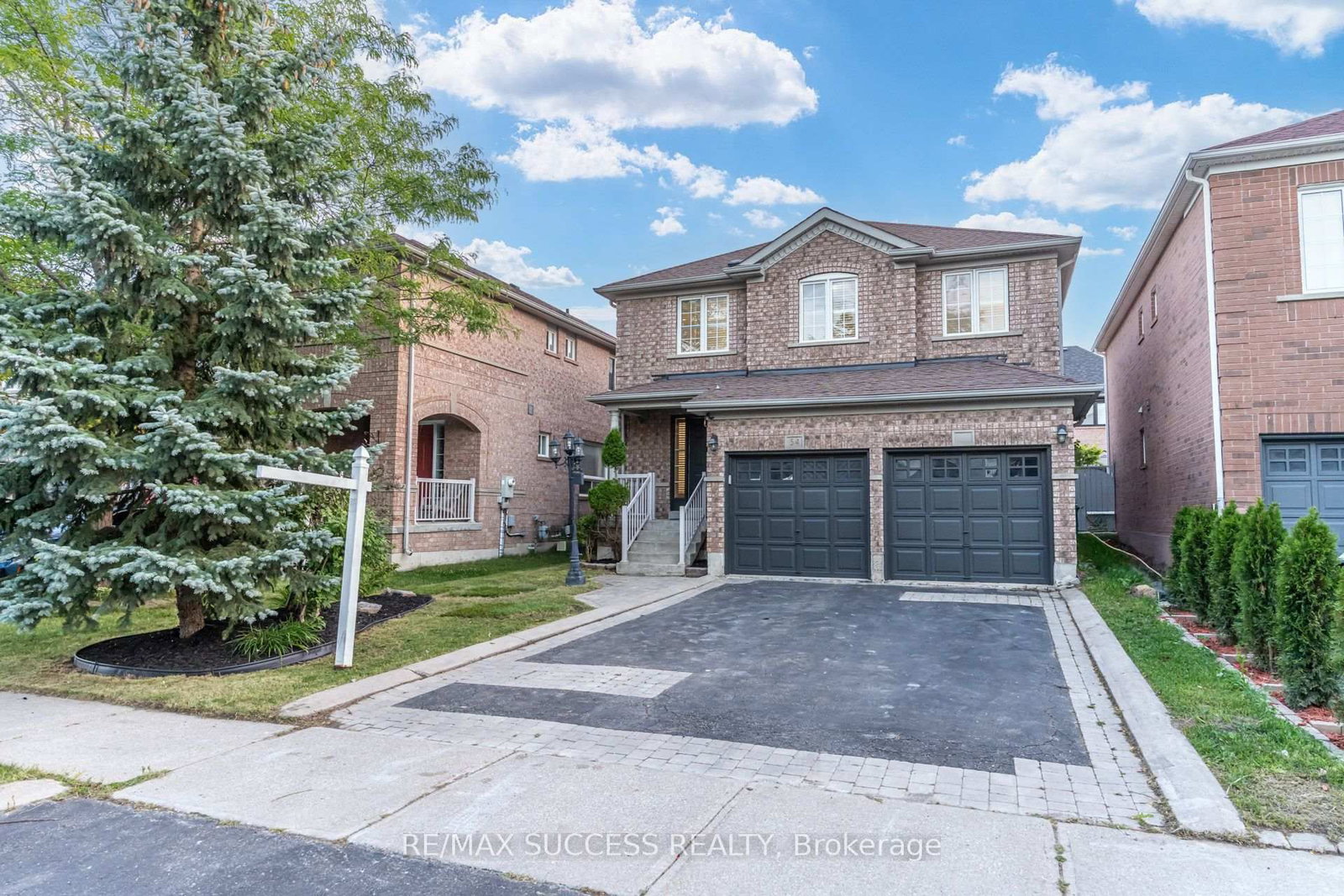 54 Ferncroft Place • Brampton, ON photo 1