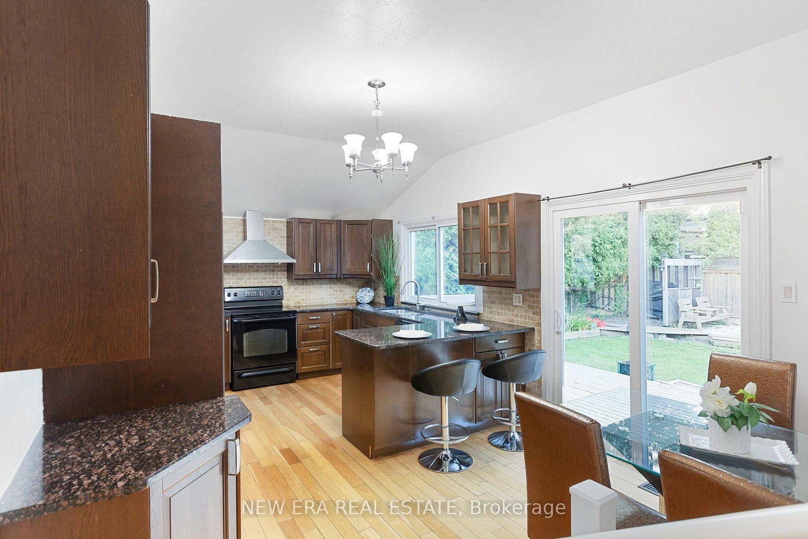 4246 Bloor Street W • Toronto, ON photo 19