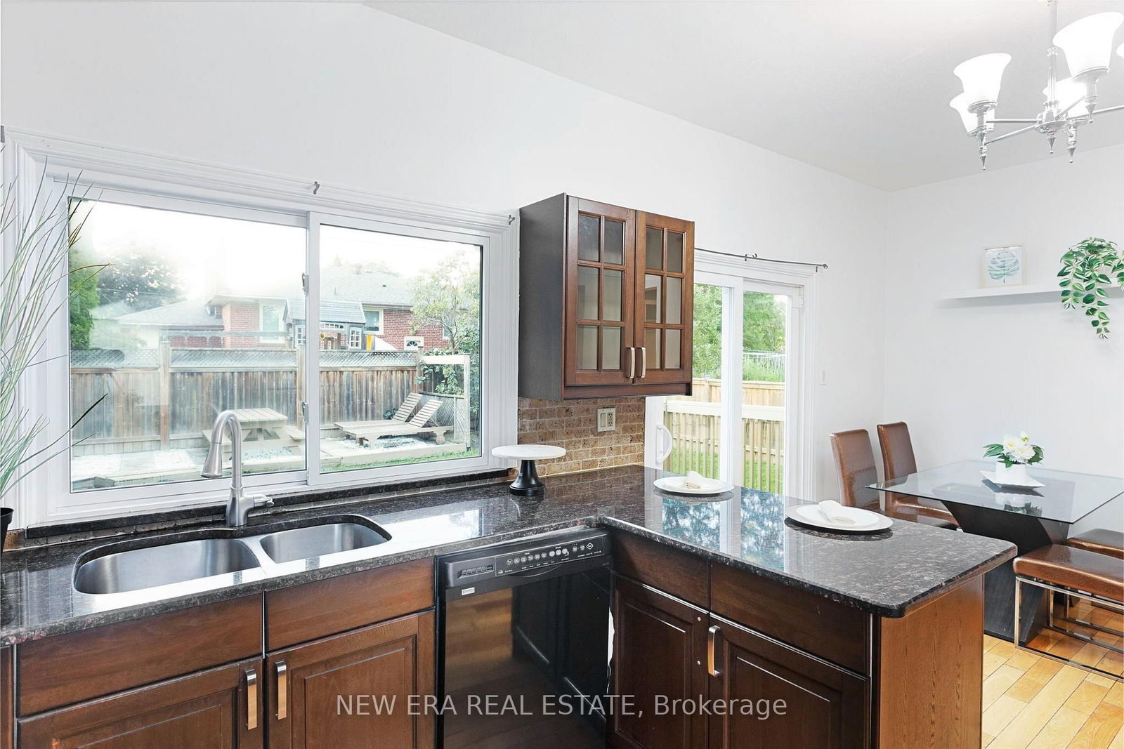 4246 Bloor Street W • Toronto, ON photo 21